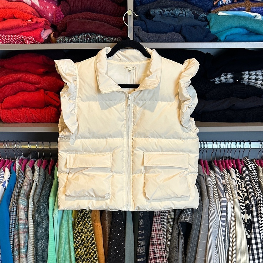 Jodifil cream sleeveless ruffled 2 pocket puffer vest size S NWT